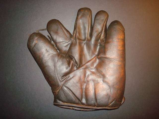 Spalding High Quality Glove Front